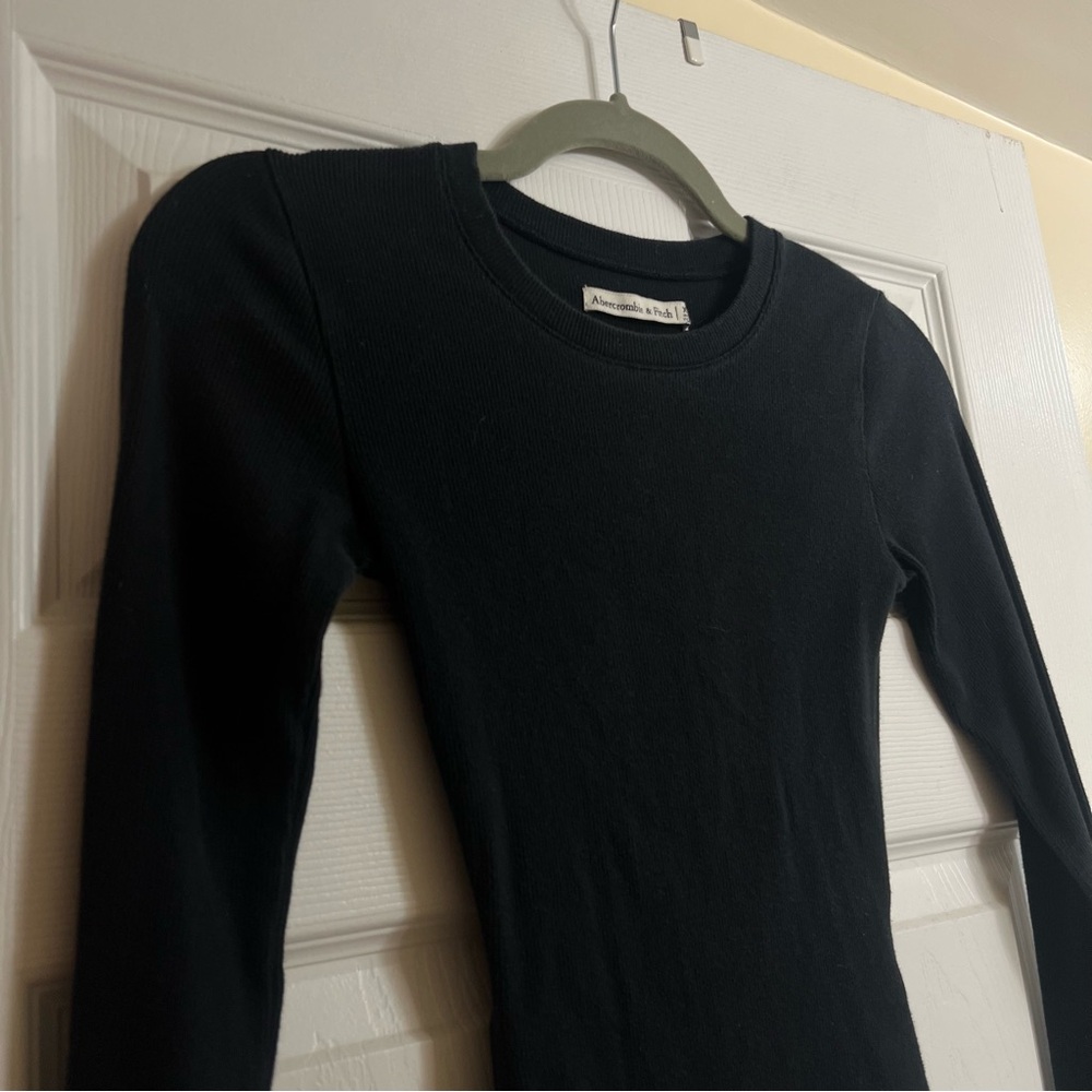 A&F Ribbed Crewneck Long-Sleeve Bodysuit Black - Picture 3 of 8